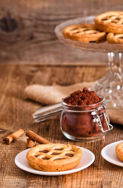 Chocolate tart on wooden table. — Stock Photo, Image