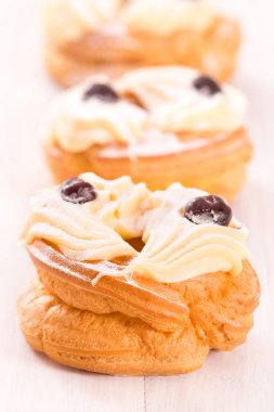 Zeppole Pasta krema ile. 