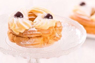 Zeppole Pasta krema ile. 