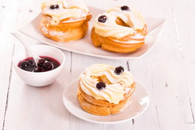 Zeppole Pasta krema ile. 