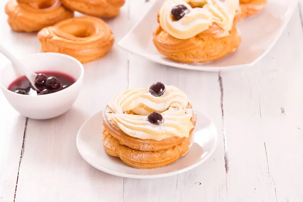 Zeppole with pastry cream. — Stock Photo, Image