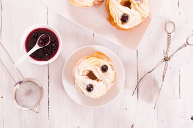 Zeppole Pasta krema ile. 