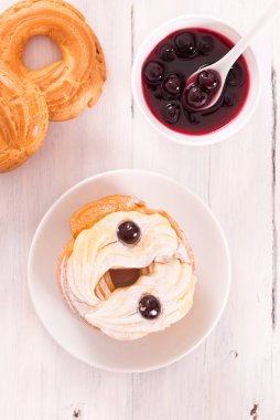 Zeppole Pasta krema ile. 