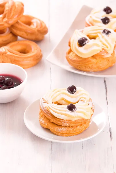 Zeppole with pastry cream. — Stock Photo, Image