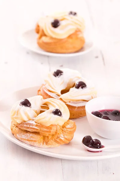 Zeppole with pastry cream. — Stock Photo, Image