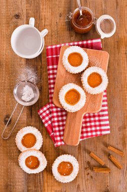 Kahvaltı çerezleri ahşap tablo. 