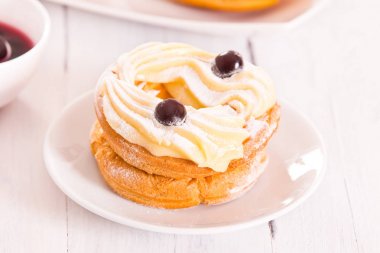 Zeppole Pasta krema ile. 