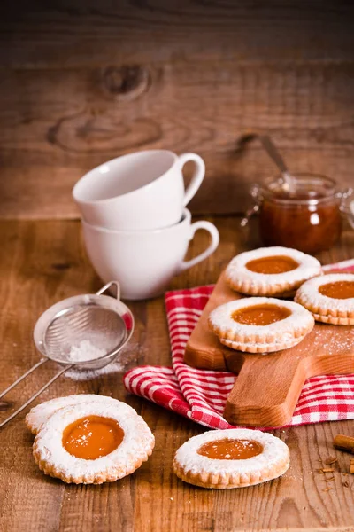 Kahvaltı çerezleri ahşap tablo. 
