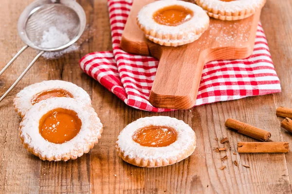 Kahvaltı çerezleri ahşap tablo. 