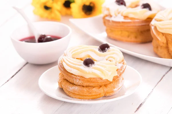 Zeppole à la crème pâtissière . — Photo