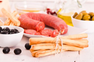 grisini breadsticks ile salam.