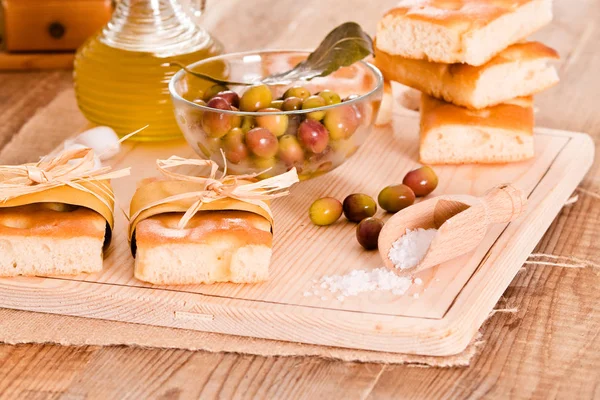 Focaccia bread on cutting board. — Stock Photo, Image