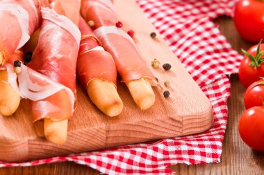 Grisini breadsticks ile jambon. 