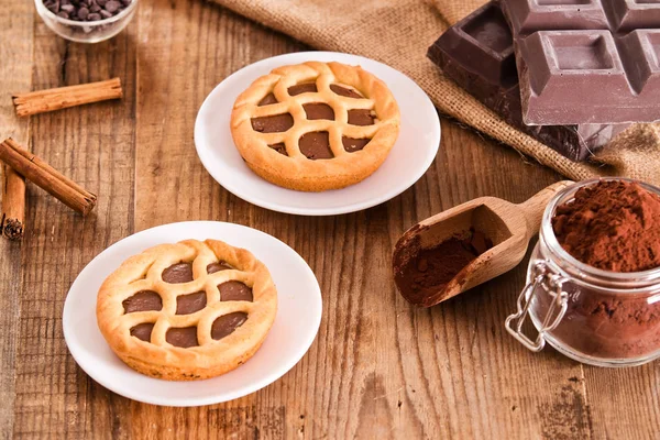 Chocolate tart on wooden table. — Stock Photo, Image