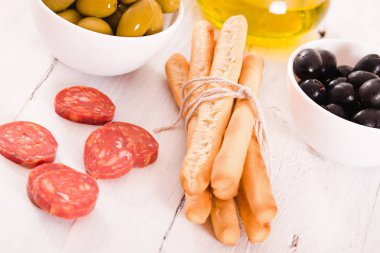 grisini breadsticks ile salam. 