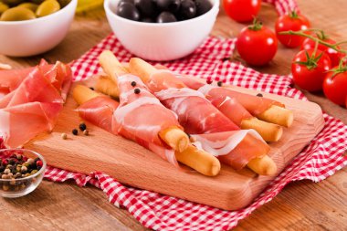 Grisini breadsticks ile jambon. 