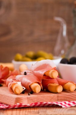 Grisini breadsticks ile jambon. 