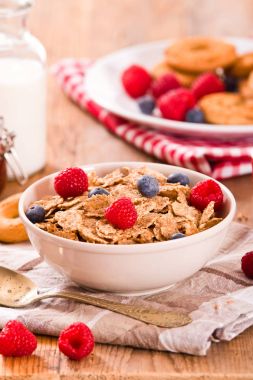 Kepekli tahıllar ile Kahvaltı. 