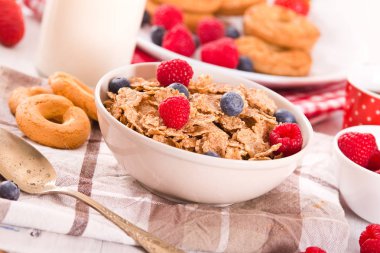 Kepekli tahıllar ile Kahvaltı. 