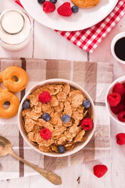 Kepekli tahıllar ile Kahvaltı. 