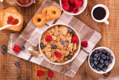 Kepekli tahıllar ile Kahvaltı. 