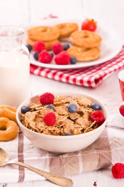 Kepekli tahıllar ile Kahvaltı. 