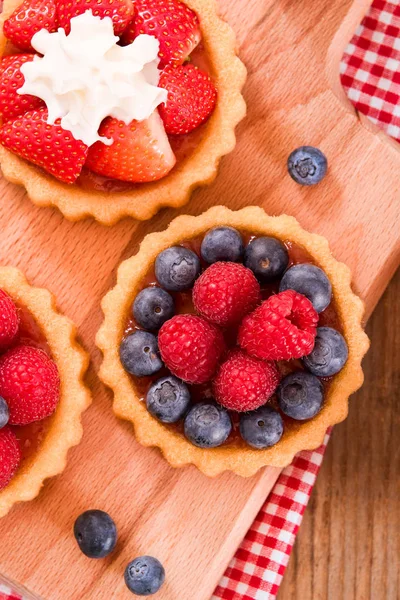 Tartlets with forest fruits. — Stock Photo, Image