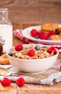 Kepekli tahıllar ile Kahvaltı. 