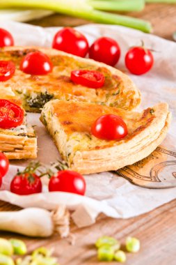 Pırasa ve domates salçası. 