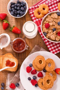 Kepekli tahıllar ile Kahvaltı.