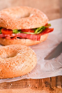 Susamlı simit ahşap tablo. 