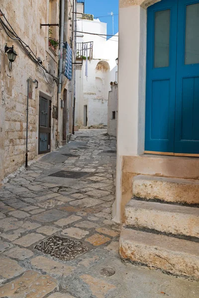 Ara sokakta. Kısrak başına polignano. Puglia. İtalya. — Stok fotoğraf