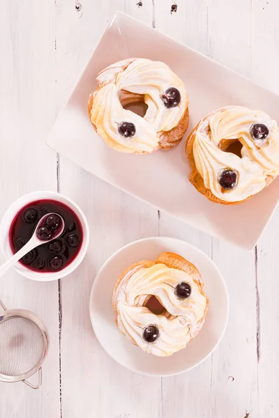 Zeppole with pastry cream. — Stock Photo, Image