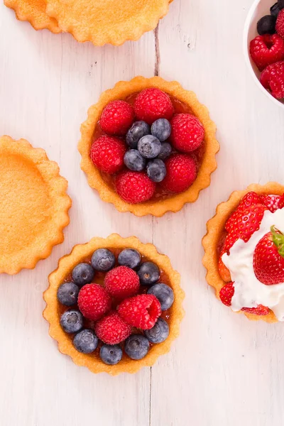 Tartlets with forest fruits. — Stock Photo, Image