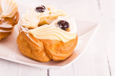 Zeppole Pasta krema ile. 
