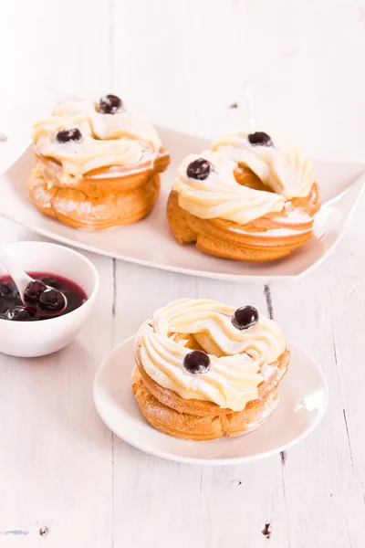 Zeppole with pastry cream. — Stock Photo, Image