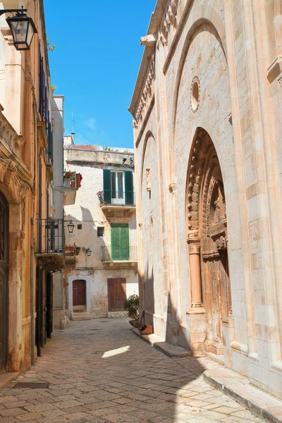 Steegje. Conversano. Puglia. Italië. — Stockfoto