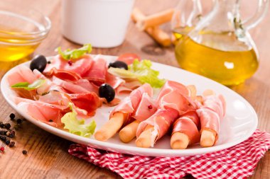 Grisini breadsticks ile jambon. 
