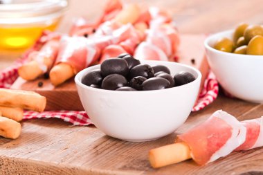 Grisini breadsticks ile jambon. 