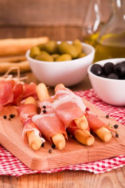 Grisini breadsticks ile jambon. 