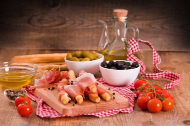 Grisini breadsticks ile jambon. 