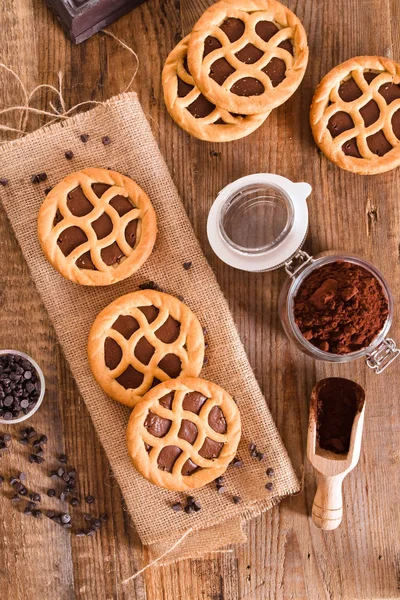 Chocolate tart on wooden table. — Stock Photo, Image