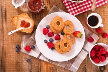 Kepekli tahıllar ile Kahvaltı.