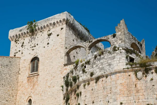 Conversano slott. Puglia. Italia . – stockfoto