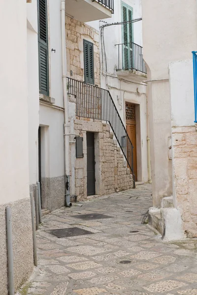 골목입니다. 콘 베 르 사노입니다. 풀리아입니다. 이탈리아. — 스톡 사진