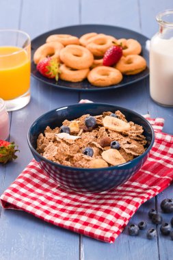 Kepekli tahıllar ile Kahvaltı. 