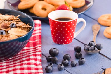 Kepekli tahıllar ile Kahvaltı. 