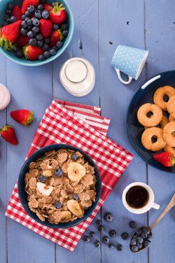 Kepekli tahıllar ile Kahvaltı. 