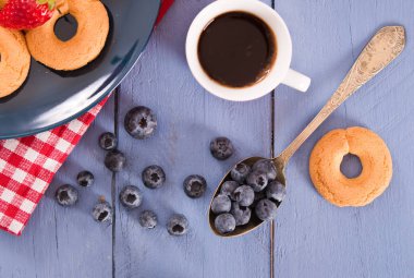 Tanımlama bilgileri ve taze meyve Kahvaltı. 