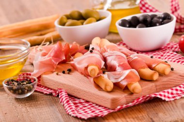 Grisini breadsticks ile jambon. 